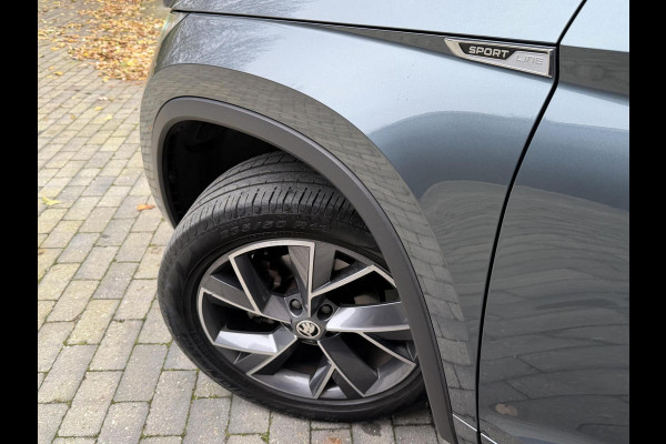 Škoda Kodiaq 1.5 TSI Sportline Automaat | Trekhaak uitklapbaar | Navigatiesysteem | Stoelverwarming | Stuurverwarming | Getint glas | Cruise