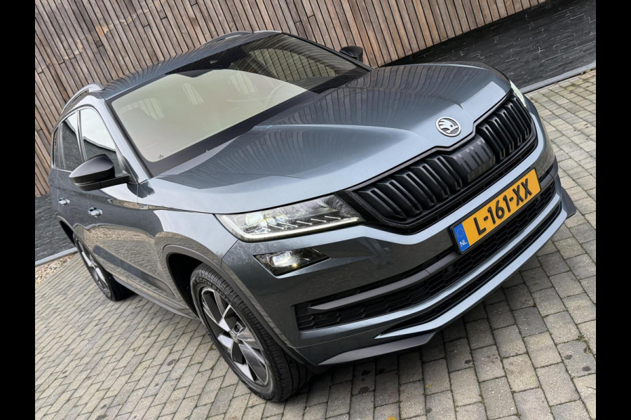 Škoda Kodiaq 1.5 TSI Sportline Automaat | Trekhaak uitklapbaar | Navigatiesysteem | Stoelverwarming | Stuurverwarming | Getint glas | Cruise