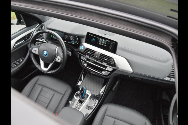 BMW iX3 Executive 80 kWh | Panoramadak | Sfeerverlichting | Camera | Apple Carplay | NL-Auto |