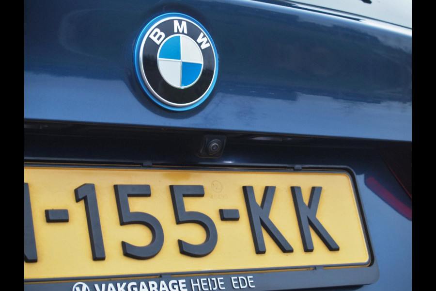 BMW iX3 Executive 80 kWh | Panoramadak | Sfeerverlichting | Camera | Apple Carplay | NL-Auto |