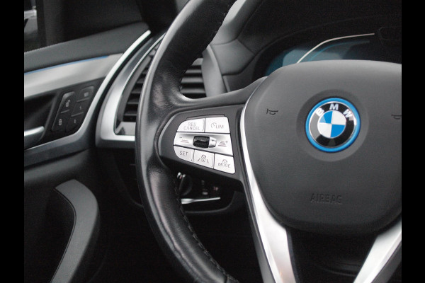 BMW iX3 Executive 80 kWh | Panoramadak | Sfeerverlichting | Camera | Apple Carplay | NL-Auto |