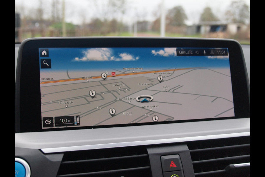 BMW iX3 Executive 80 kWh | Panoramadak | Sfeerverlichting | Camera | Apple Carplay | NL-Auto |