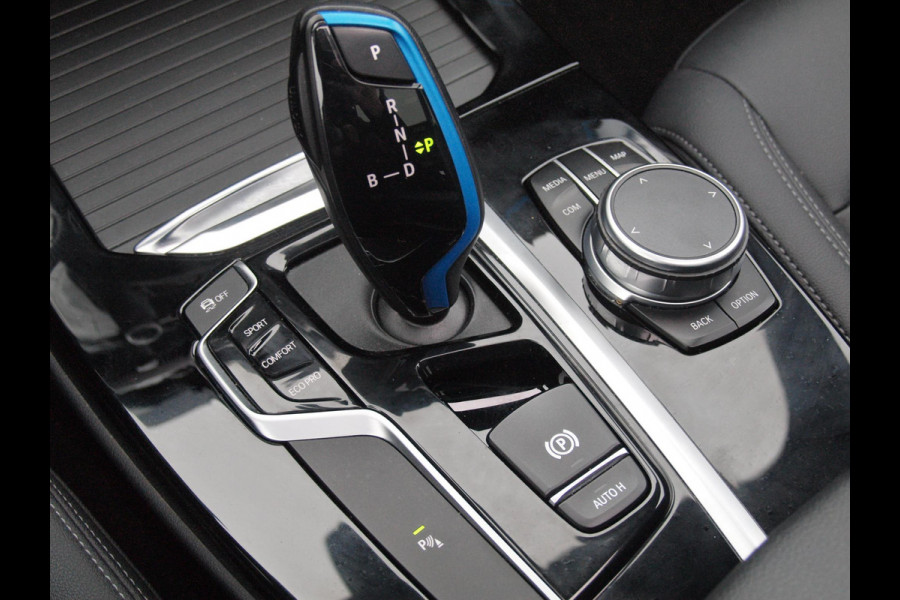 BMW iX3 Executive 80 kWh | Panoramadak | Sfeerverlichting | Camera | Apple Carplay | NL-Auto |