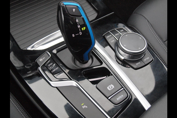 BMW iX3 Executive 80 kWh | Panoramadak | Sfeerverlichting | Camera | Apple Carplay | NL-Auto |