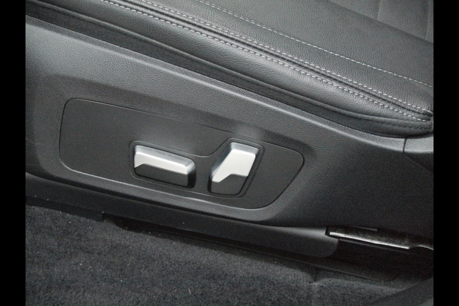 BMW iX3 Executive 80 kWh | Panoramadak | Sfeerverlichting | Camera | Apple Carplay | NL-Auto |