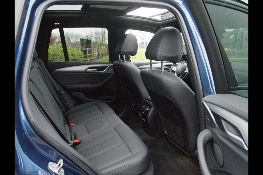 BMW iX3 Executive 80 kWh | Panoramadak | Sfeerverlichting | Camera | Apple Carplay | NL-Auto |