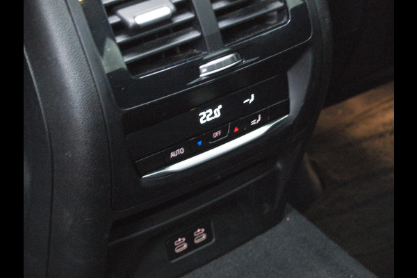 BMW iX3 Executive 80 kWh | Panoramadak | Sfeerverlichting | Camera | Apple Carplay | NL-Auto |