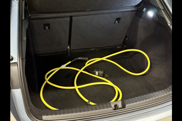 Audi Q4 e-tron 40 Launch edition Advanced Plus 77 kWh | Panoramadak | Lederen sportstoelen | Sonos | Adaptive cruise