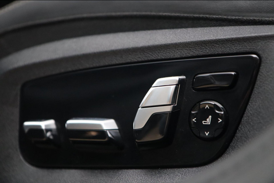 BMW 5 Serie 520i M Sport / PANO / 2X MEMORY / NAP / CAMERA / DEALER SERVICE!