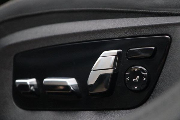 BMW 5 Serie 520i M Sport / PANO / 2X MEMORY / NAP / CAMERA / DEALER SERVICE!