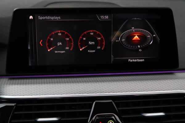 BMW 5 Serie 520i M Sport / PANO / 2X MEMORY / NAP / CAMERA / DEALER SERVICE!