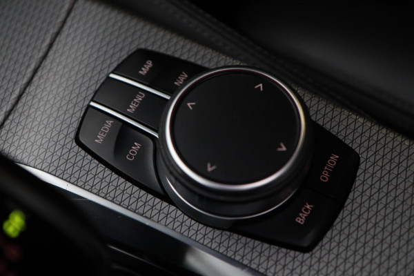 BMW 5 Serie 520i M Sport / PANO / 2X MEMORY / NAP / CAMERA / DEALER SERVICE!