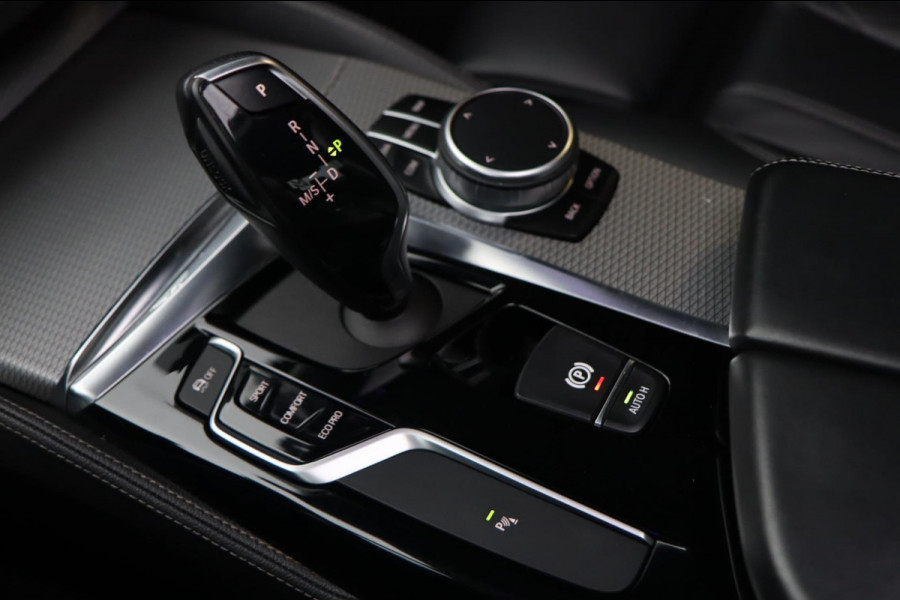 BMW 5 Serie 520i M Sport / PANO / 2X MEMORY / NAP / CAMERA / DEALER SERVICE!