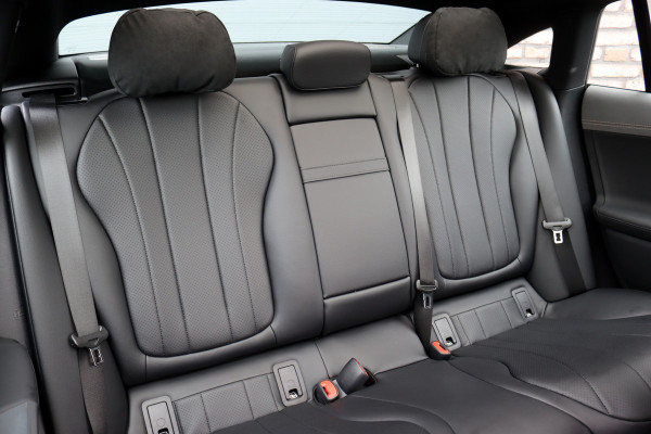 Mercedes-Benz EQE 300 Business Line 89 kWh | 41.000,- ex BTW | Luchtvering | Achterasbesturing | Burmester | Panoramadak | Distronic+ | Leder | Memory | Stuurwiel Verwarmd | Digital Light | Keyless Go |