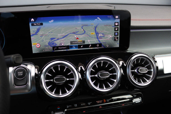 Mercedes-Benz EQB 350 4MATIC AMG Line 67 kWh | Widescreen | Dodehoekassistent | Augmented Reality | Camera | Sfeerverlichting | Zitcomfortpakket | High Perf. LED |