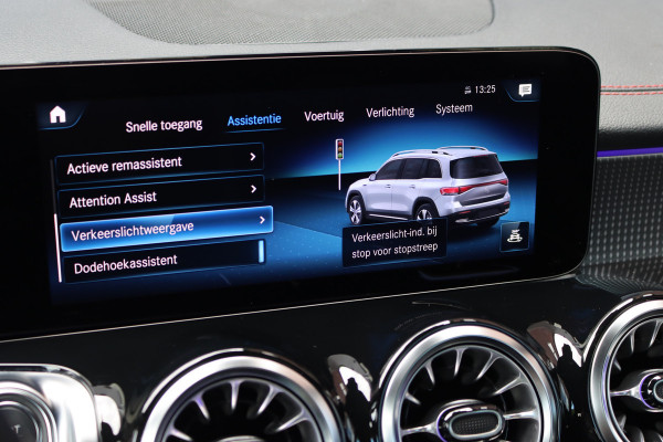 Mercedes-Benz EQB 350 4MATIC AMG Line 67 kWh | Widescreen | Dodehoekassistent | Augmented Reality | Camera | Sfeerverlichting | Zitcomfortpakket | High Perf. LED |