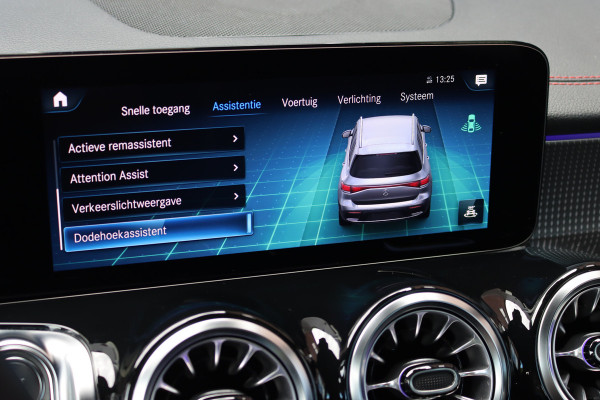 Mercedes-Benz EQB 350 4MATIC AMG Line 67 kWh | Widescreen | Dodehoekassistent | Augmented Reality | Camera | Sfeerverlichting | Zitcomfortpakket | High Perf. LED |