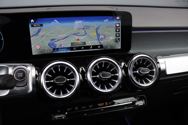 Mercedes-Benz EQB 300 4MATIC Luxury Line 67 kWh | Dodehoekassistent | Camera | Vario-achterbank | Apple Carplay/Android Auto | High Perf. LED | Zitcomfortpakket | Stoelverwarming |