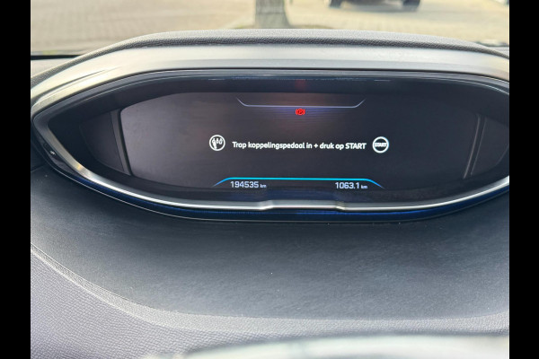 Peugeot 5008 1.2 PureTech Blue Lease Premium 7 Pers. uitvoering I Navigatie / Apple CarPlay I Airco I LED I PDC I Nwe APK 09-2027