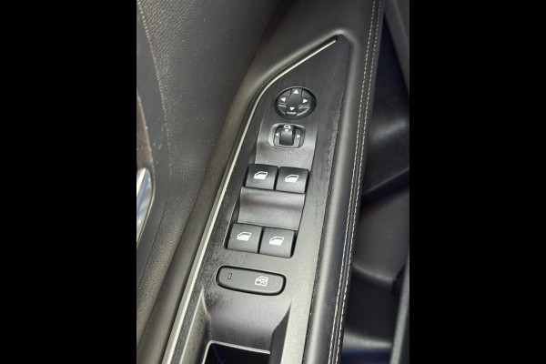 Peugeot 5008 1.2 PureTech Blue Lease Premium 7 Pers. uitvoering I Navigatie / Apple CarPlay I Airco I LED I PDC I Nwe APK 09-2027