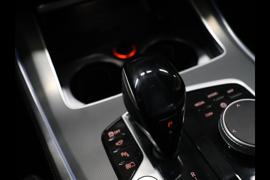 BMW X5 xDrive45e M Sport [MEMORY SEATS, APPLE CARPLAY, ANDROID AUTO, 360 CAMERA, PDC V+A, HUD, ADAPTIVE CRUISE CONTROL, SFEERVERLICHTING, STUURVERWARMING, STOELVERWARMING V+A, NIEUWSTAAT]