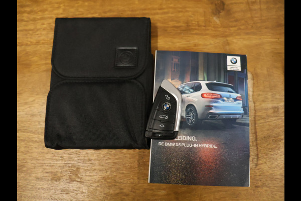 BMW X5 xDrive45e M Sport [MEMORY SEATS, APPLE CARPLAY, ANDROID AUTO, 360 CAMERA, PDC V+A, HUD, ADAPTIVE CRUISE CONTROL, SFEERVERLICHTING, STUURVERWARMING, STOELVERWARMING V+A, NIEUWSTAAT]