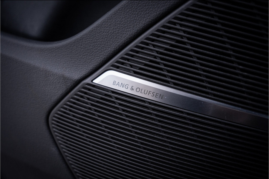 Audi Q8 60 TFSI e quattro Competition - Panorama | RS Seats | Luchtvering | Elek. Trekhaak | 360 Camera