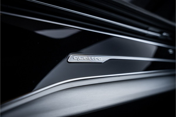 Audi Q8 60 TFSI e quattro Competition - Panorama | RS Seats | Luchtvering | Elek. Trekhaak | 360 Camera