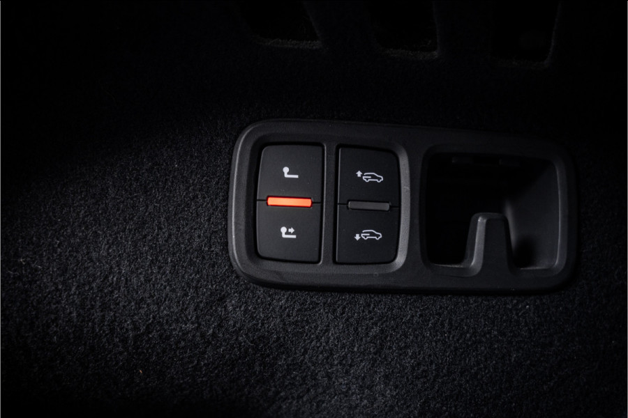 Audi Q8 60 TFSI e quattro Competition - Panorama | RS Seats | Luchtvering | Elek. Trekhaak | 360 Camera