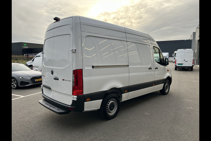 Mercedes-Benz Sprinter 317 CDI L2 H2 MBUX / 360 Camera / Navigatie / Parkeersensoren / Cruise control / Airco / 270 Graden achterdeuren