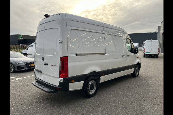 Mercedes-Benz Sprinter 317 CDI L2 H2 MBUX / 360 Camera / Navigatie / Parkeersensoren / Cruise control / Airco / 270 Graden achterdeuren
