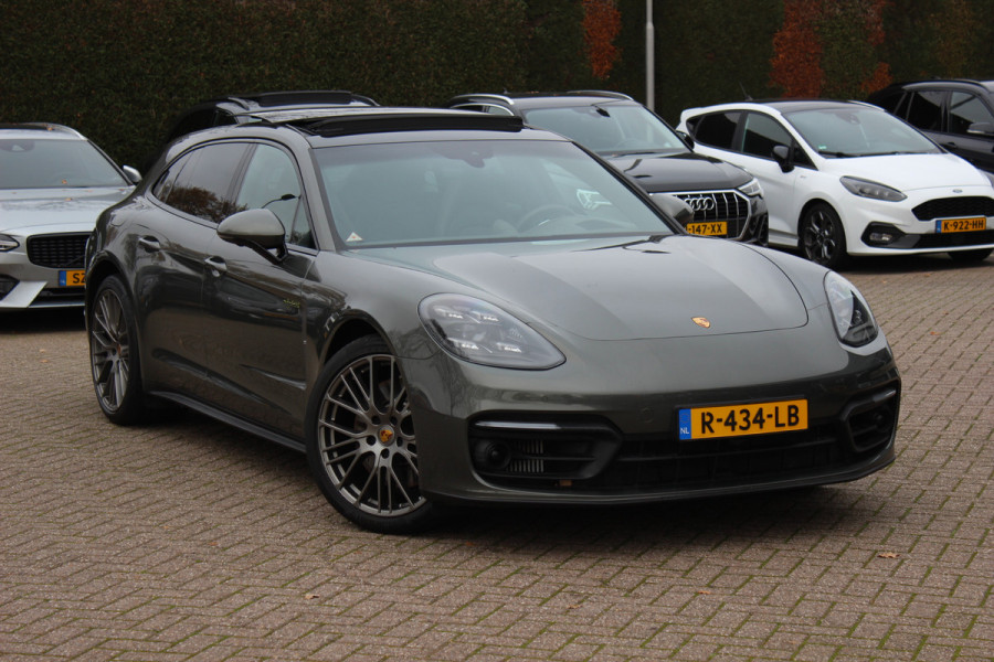 Porsche Panamera Sport Turismo 2.9 4 E-Hybrid Platinum Edition / Panoramadak / 360Camera / Head-up / Luchtvering / Matrix LED / Softclose / Bose / Keyless / 21'' / Sportuitlaat / Sportdesign+Chrono / Stuurverwarming / Stoelverwarming 4x / Stoelmassage /