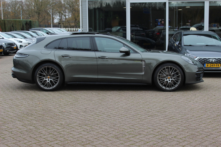 Porsche Panamera Sport Turismo 2.9 4 E-Hybrid Platinum Edition / Panoramadak / 360Camera / Head-up / Luchtvering / Matrix LED / Softclose / Bose / Keyless / 21'' / Sportuitlaat / Sportdesign+Chrono / Stuurverwarming / Stoelverwarming 4x / Stoelmassage /