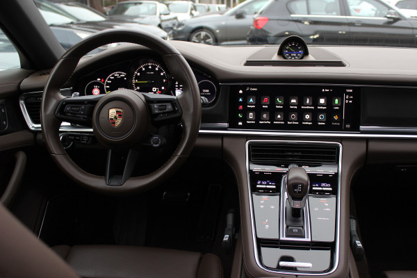 Porsche Panamera Sport Turismo 2.9 4 E-Hybrid Platinum Edition / Panoramadak / 360Camera / Head-up / Luchtvering / Matrix LED / Softclose / Bose / Keyless / 21'' / Sportuitlaat / Sportdesign+Chrono / Stuurverwarming / Stoelverwarming 4x / Stoelmassage /