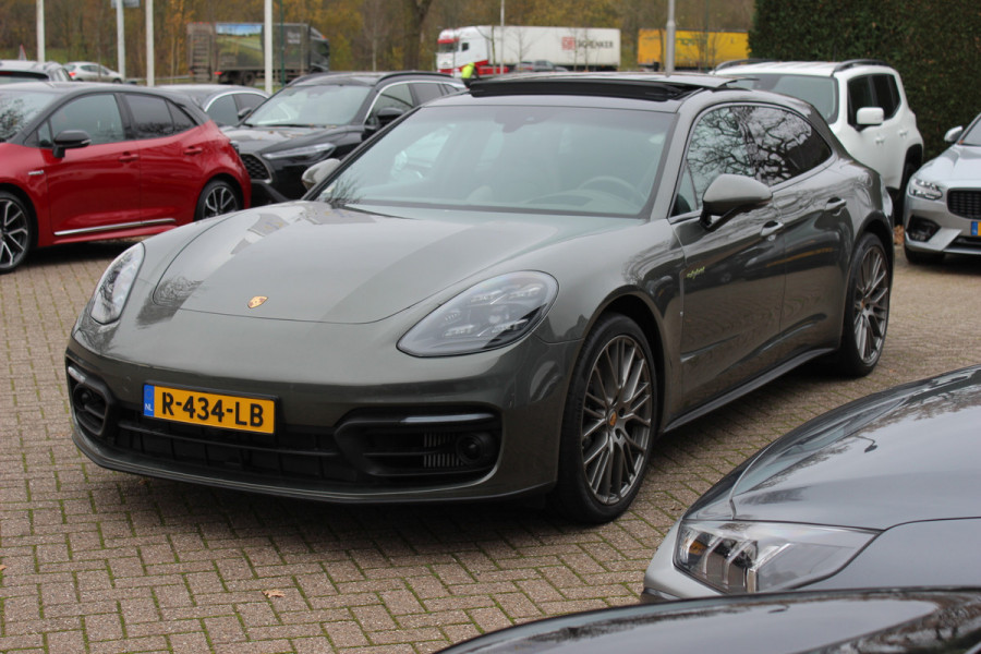 Porsche Panamera Sport Turismo 2.9 4 E-Hybrid Platinum Edition / Panoramadak / 360Camera / Head-up / Luchtvering / Matrix LED / Softclose / Bose / Keyless / 21'' / Sportuitlaat / Sportdesign+Chrono / Stuurverwarming / Stoelverwarming 4x / Stoelmassage /