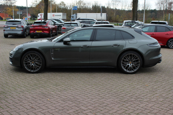 Porsche Panamera Sport Turismo 2.9 4 E-Hybrid Platinum Edition / Panoramadak / 360Camera / Head-up / Luchtvering / Matrix LED / Softclose / Bose / Keyless / 21'' / Sportuitlaat / Sportdesign+Chrono / Stuurverwarming / Stoelverwarming 4x / Stoelmassage /