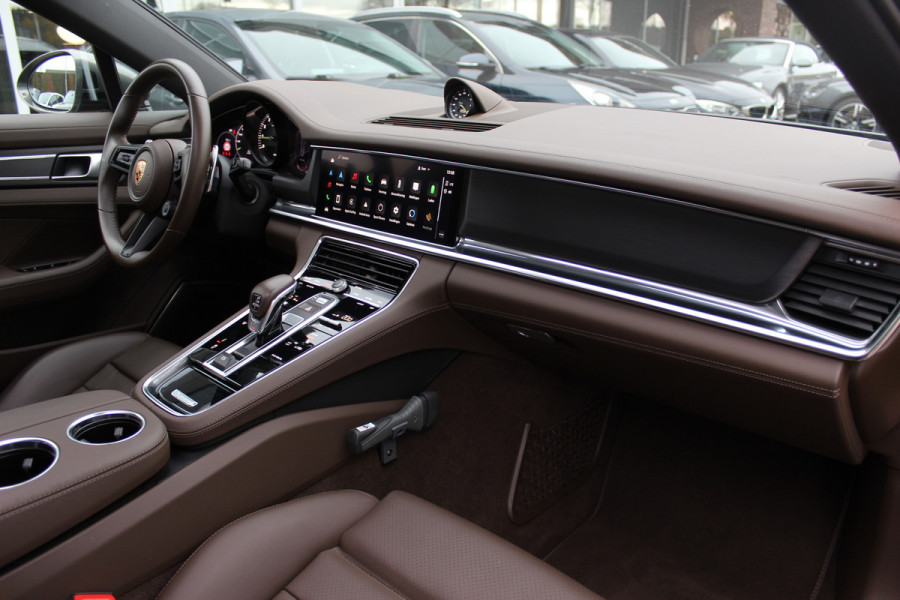 Porsche Panamera Sport Turismo 2.9 4 E-Hybrid Platinum Edition / Panoramadak / 360Camera / Head-up / Luchtvering / Matrix LED / Softclose / Bose / Keyless / 21'' / Sportuitlaat / Sportdesign+Chrono / Stuurverwarming / Stoelverwarming 4x / Stoelmassage /