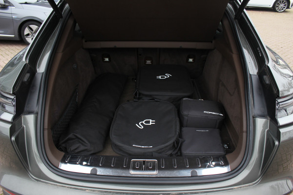 Porsche Panamera Sport Turismo 2.9 4 E-Hybrid Platinum Edition / Panoramadak / 360Camera / Head-up / Luchtvering / Matrix LED / Softclose / Bose / Keyless / 21'' / Sportuitlaat / Sportdesign+Chrono / Stuurverwarming / Stoelverwarming 4x / Stoelmassage /