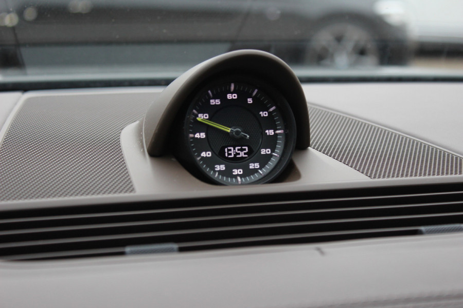 Porsche Panamera Sport Turismo 2.9 4 E-Hybrid Platinum Edition / Panoramadak / 360Camera / Head-up / Luchtvering / Matrix LED / Softclose / Bose / Keyless / 21'' / Sportuitlaat / Sportdesign+Chrono / Stuurverwarming / Stoelverwarming 4x / Stoelmassage /