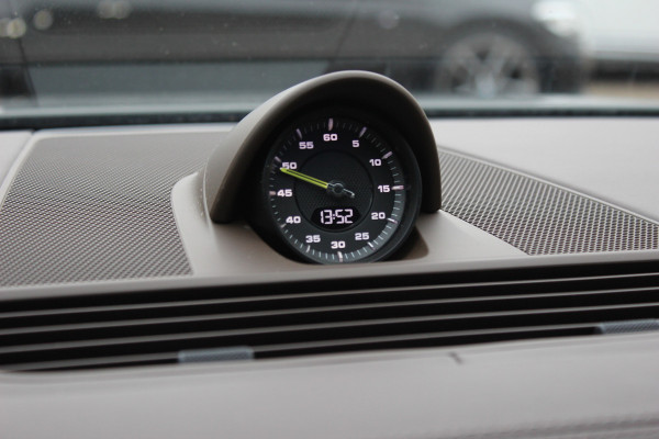 Porsche Panamera Sport Turismo 2.9 4 E-Hybrid Platinum Edition / Panoramadak / 360Camera / Head-up / Luchtvering / Matrix LED / Softclose / Bose / Keyless / 21'' / Sportuitlaat / Sportdesign+Chrono / Stuurverwarming / Stoelverwarming 4x / Stoelmassage /