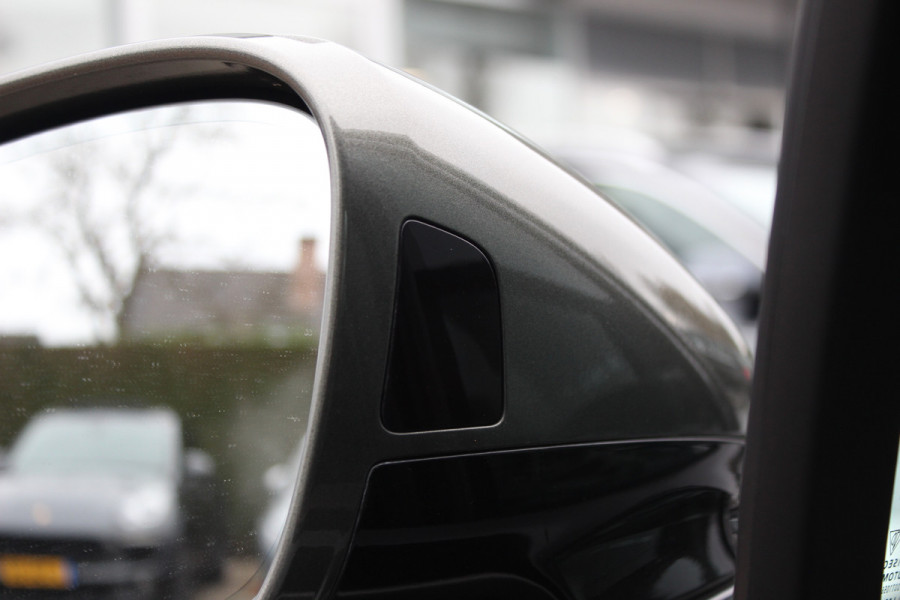 Porsche Panamera Sport Turismo 2.9 4 E-Hybrid Platinum Edition / Panoramadak / 360Camera / Head-up / Luchtvering / Matrix LED / Softclose / Bose / Keyless / 21'' / Sportuitlaat / Sportdesign+Chrono / Stuurverwarming / Stoelverwarming 4x / Stoelmassage /