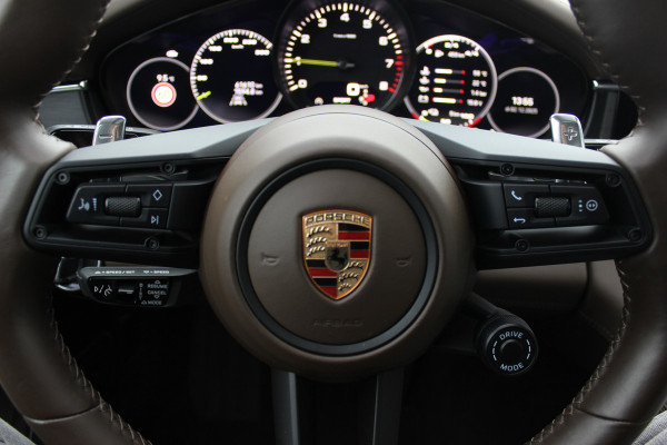 Porsche Panamera Sport Turismo 2.9 4 E-Hybrid Platinum Edition / Panoramadak / 360Camera / Head-up / Luchtvering / Matrix LED / Softclose / Bose / Keyless / 21'' / Sportuitlaat / Sportdesign+Chrono / Stuurverwarming / Stoelverwarming 4x / Stoelmassage /