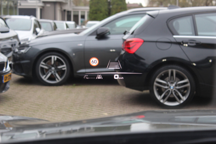 Porsche Panamera Sport Turismo 2.9 4 E-Hybrid Platinum Edition / Panoramadak / 360Camera / Head-up / Luchtvering / Matrix LED / Softclose / Bose / Keyless / 21'' / Sportuitlaat / Sportdesign+Chrono / Stuurverwarming / Stoelverwarming 4x / Stoelmassage /