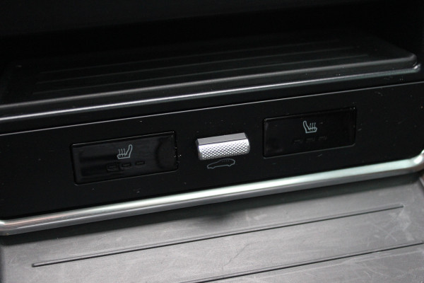 Porsche Panamera Sport Turismo 2.9 4 E-Hybrid Platinum Edition / Panoramadak / 360Camera / Head-up / Luchtvering / Matrix LED / Softclose / Bose / Keyless / 21'' / Sportuitlaat / Sportdesign+Chrono / Stuurverwarming / Stoelverwarming 4x / Stoelmassage /