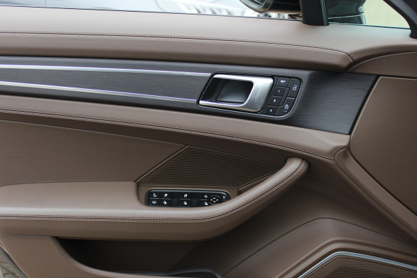 Porsche Panamera Sport Turismo 2.9 4 E-Hybrid Platinum Edition / Panoramadak / 360Camera / Head-up / Luchtvering / Matrix LED / Softclose / Bose / Keyless / 21'' / Sportuitlaat / Sportdesign+Chrono / Stuurverwarming / Stoelverwarming 4x / Stoelmassage /