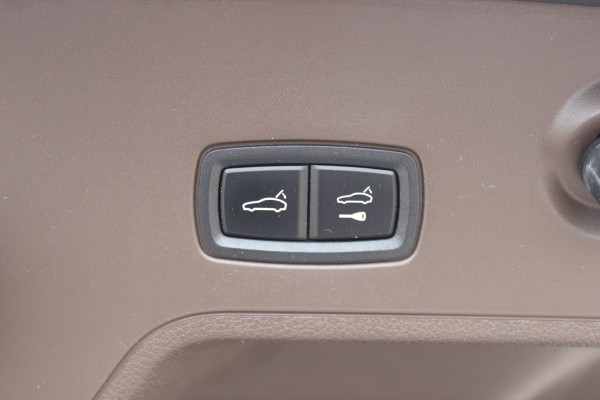 Porsche Panamera Sport Turismo 2.9 4 E-Hybrid Platinum Edition / Panoramadak / 360Camera / Head-up / Luchtvering / Matrix LED / Softclose / Bose / Keyless / 21'' / Sportuitlaat / Sportdesign+Chrono / Stuurverwarming / Stoelverwarming 4x / Stoelmassage /