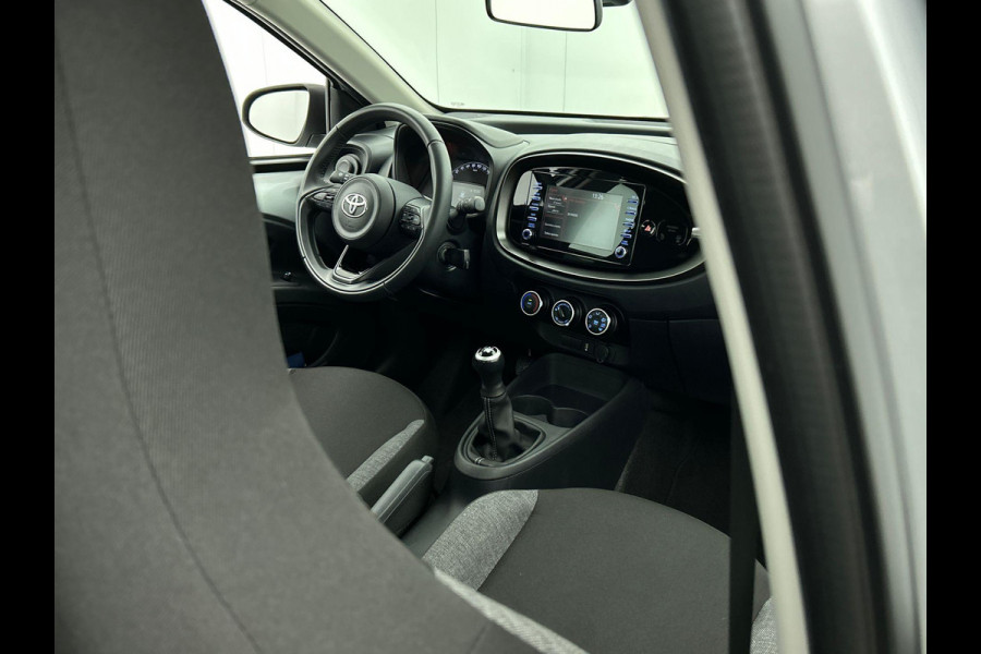 Toyota Aygo X 1.0 VVT-i MT Play Airco Navi Carplay PDC + Camera Achter Cruise Control