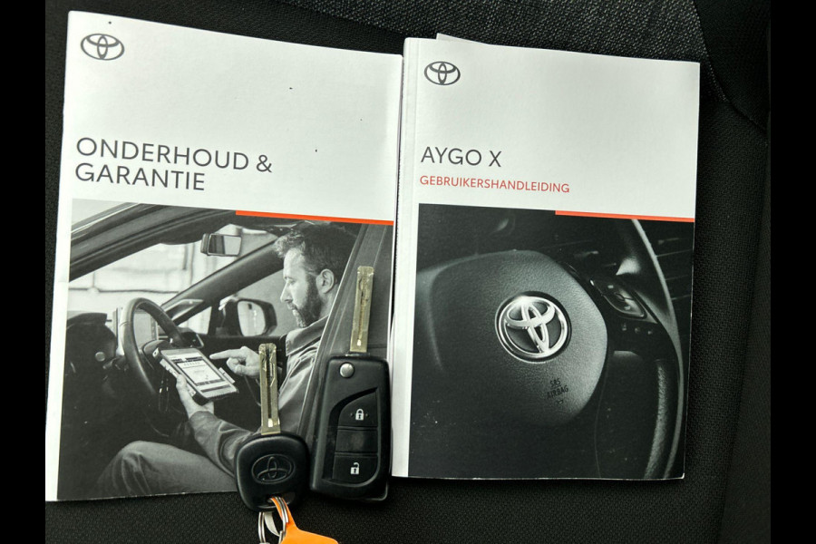 Toyota Aygo X 1.0 VVT-i MT Play Airco Navi Carplay PDC + Camera Achter Cruise Control