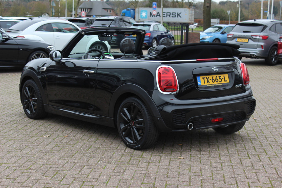 MINI Cabrio 1.5 Cooper / JCW Package / Leder / CarPlay / 18'' / Keyless / Navigatie / Stoelverwarming / Windscherm / Cruise Control