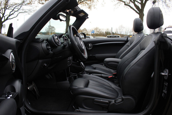 MINI Cabrio 1.5 Cooper / JCW Package / Leder / CarPlay / 18'' / Keyless / Navigatie / Stoelverwarming / Windscherm / Cruise Control